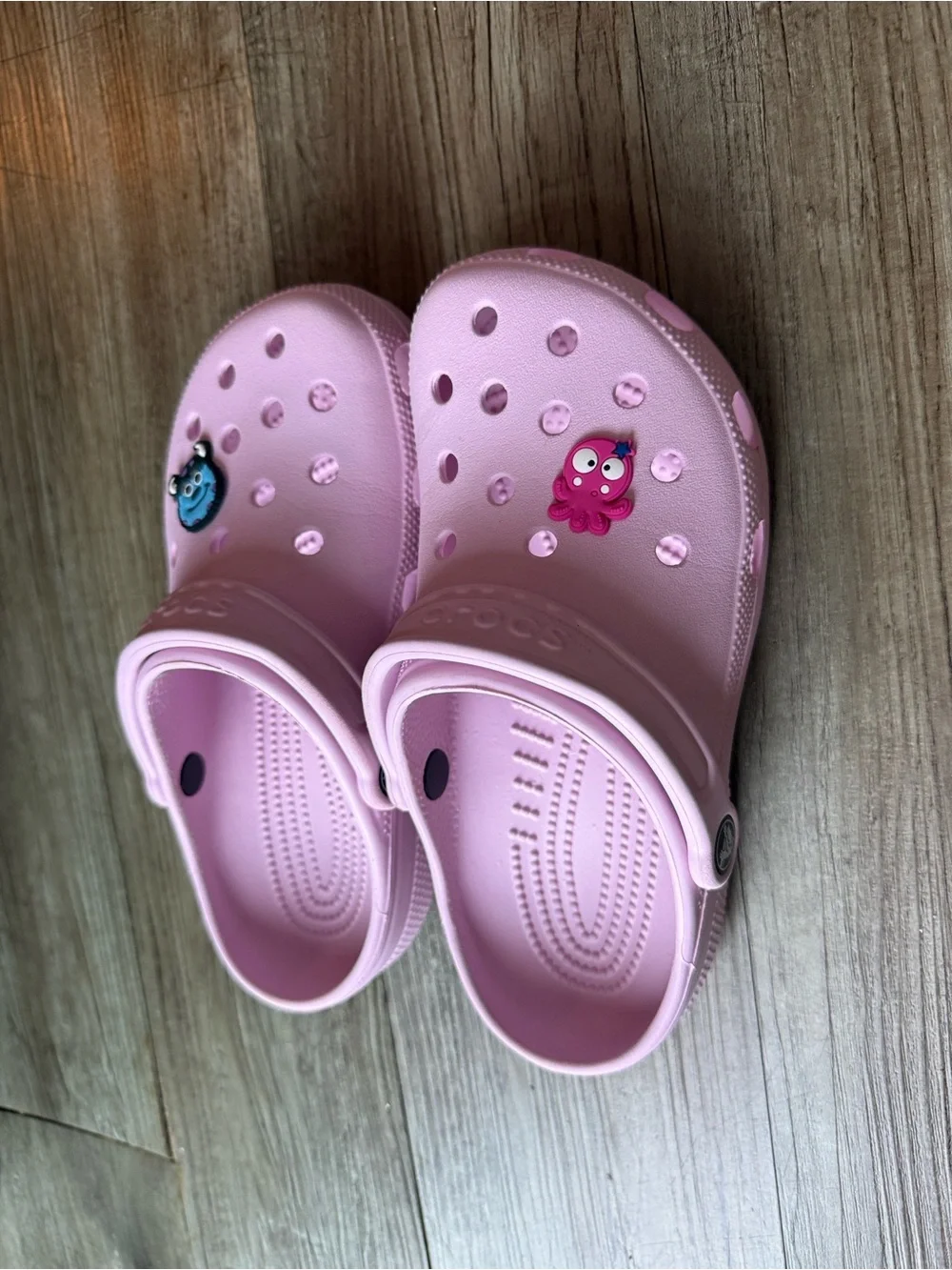 CROCS Kids' Classic Clog in Light Pink with Jibbitz size J5